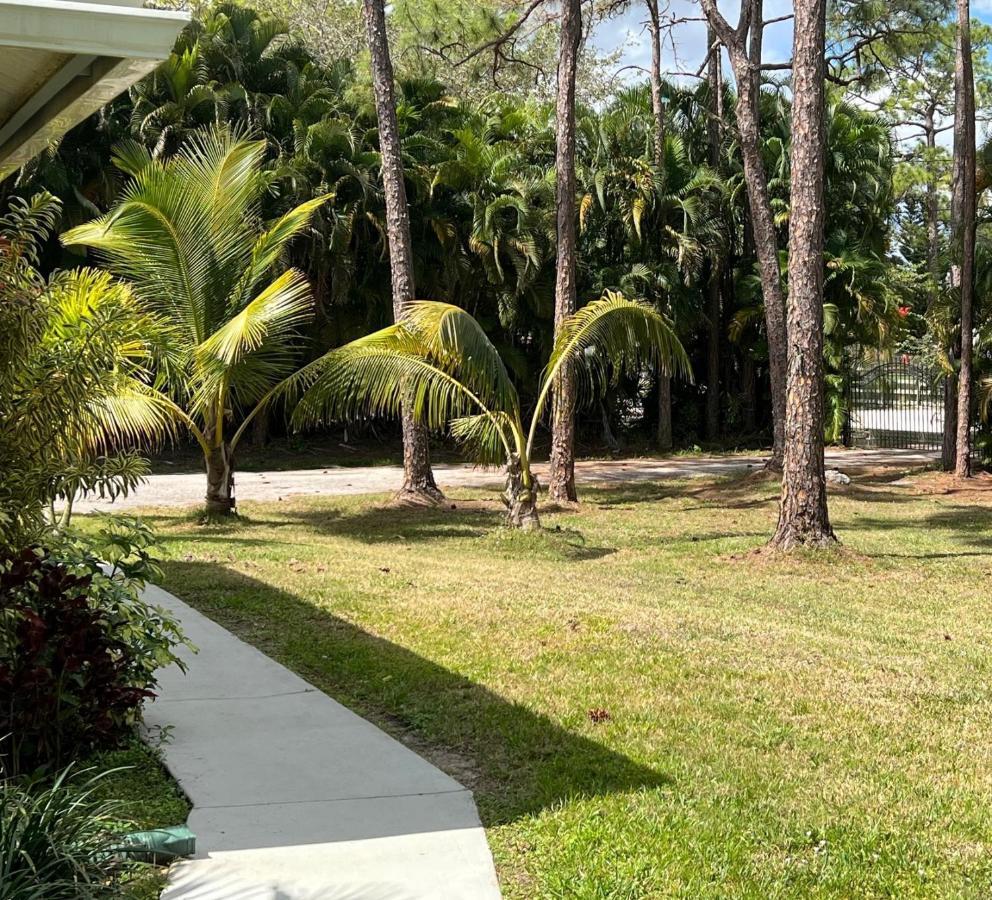 Private Tropical Paradise Guesthouse! Loxahatchee Exteriör bild